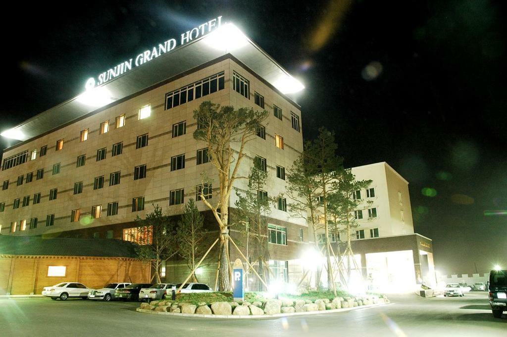 Sunjin Grand Hotel 乌兰巴托 外观 照片