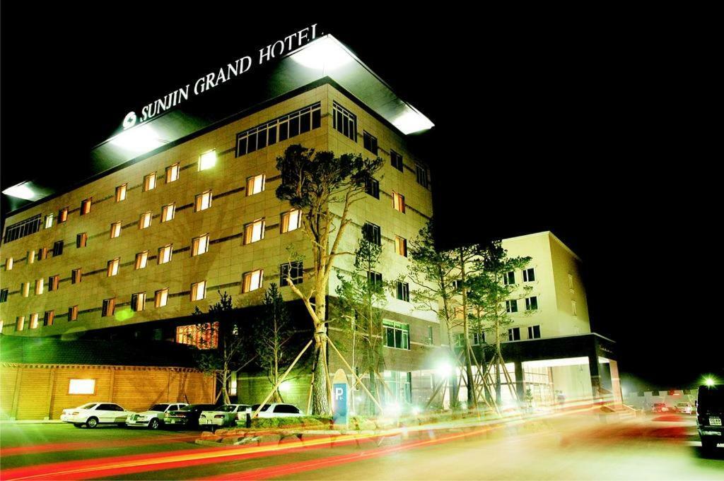 Sunjin Grand Hotel 乌兰巴托 外观 照片